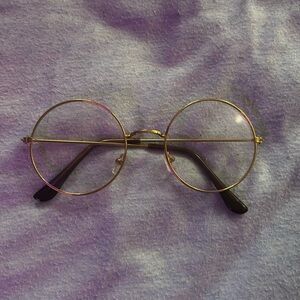 Glasses (not a prescription ofc)
